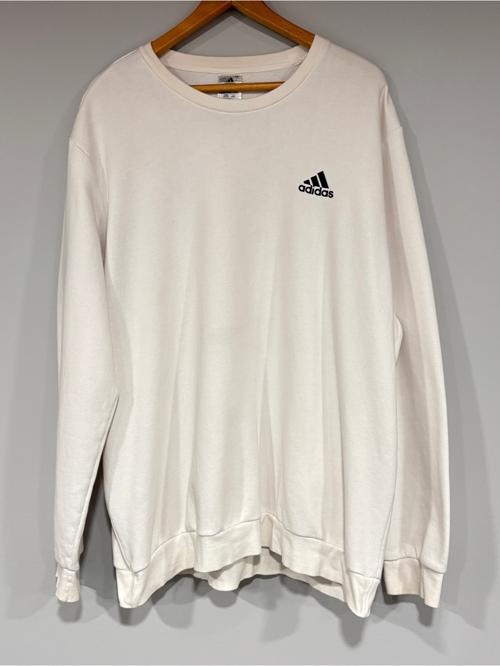 adidas Men’s Comfy White Crewneck Pullover Sweatshirt with Black Logo Size 2XL